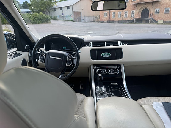 Land Rover Range Rover Sport 12 of 12