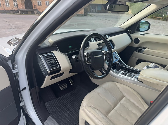 Land Rover Range Rover Sport 8 of 12