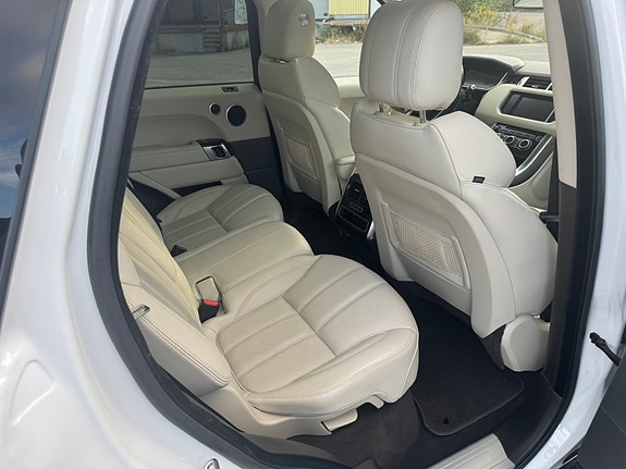 Land Rover Range Rover Sport 10 of 12