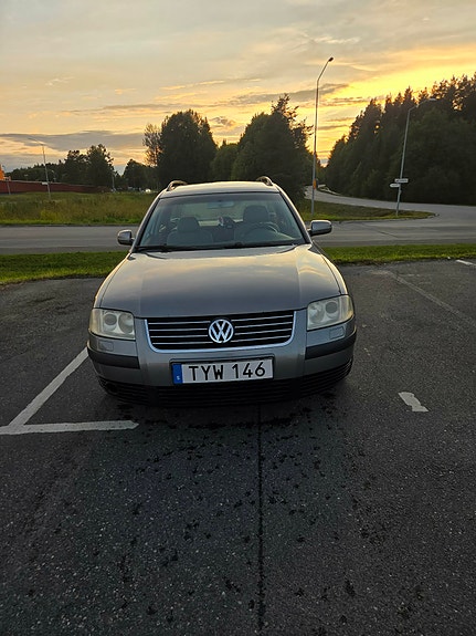 Volkswagen Passat 3 of 11