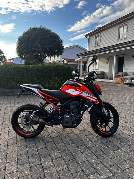 KTM 125 Duke 2 of 6