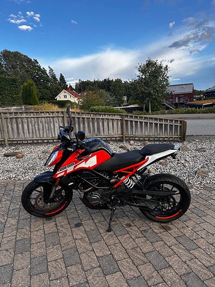 KTM 125 Duke 3 of 6