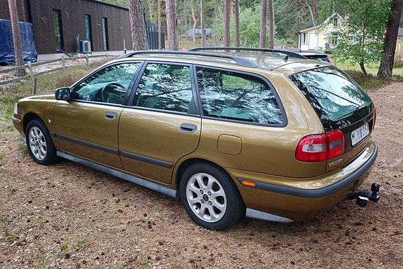 Volvo V40 3 of 9