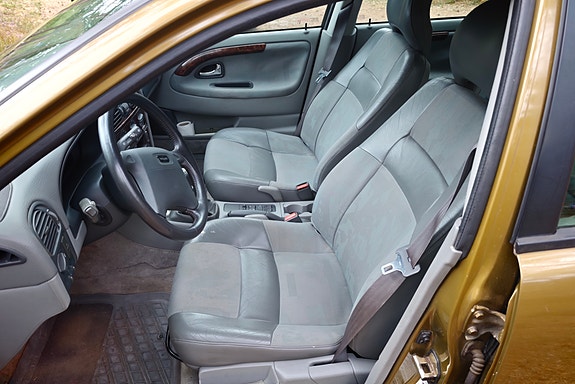 Volvo V40 8 of 9