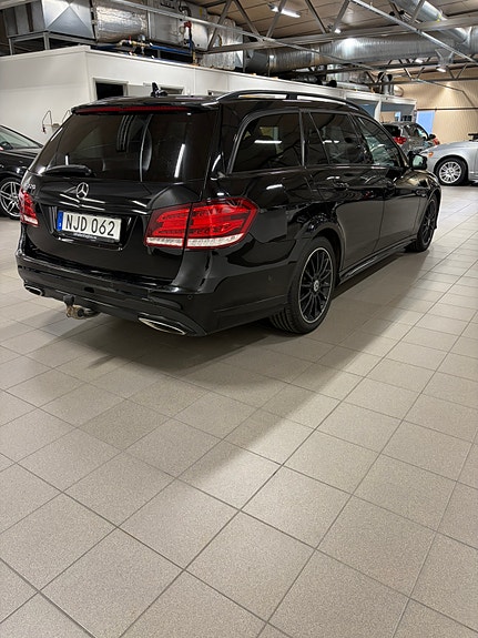 Mercedes-Benz E220 4 of 10