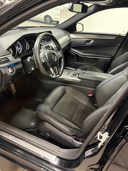 Mercedes-Benz E220 5 of 10