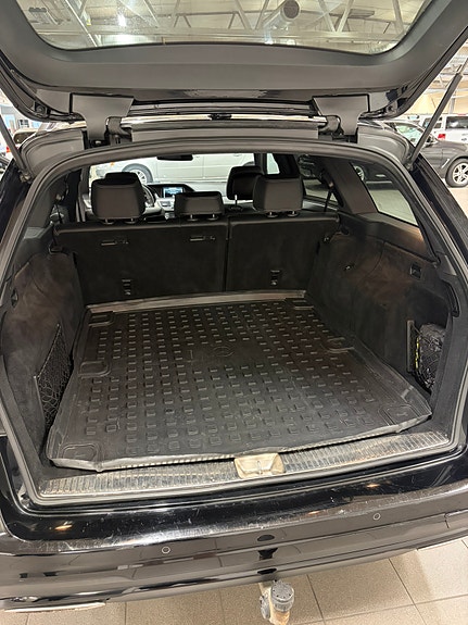 Mercedes-Benz E220 8 of 10