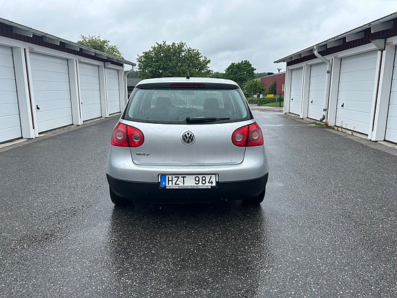 Volkswagen Golf V 2 of 13