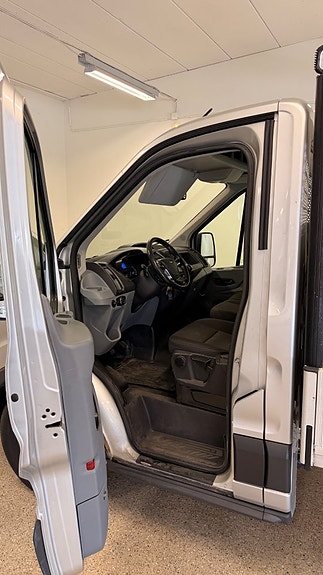 Ford Transit 9 of 11