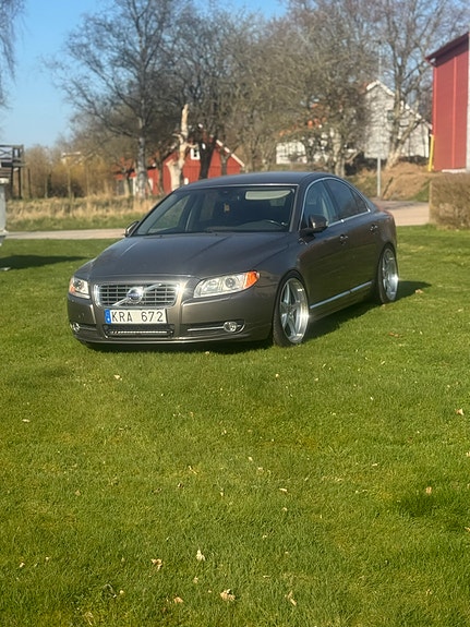 Volvo S80 2 of 5
