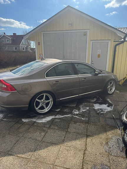 Volvo S80 3 of 5