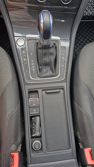 Volkswagen Golf VII 3 of 9