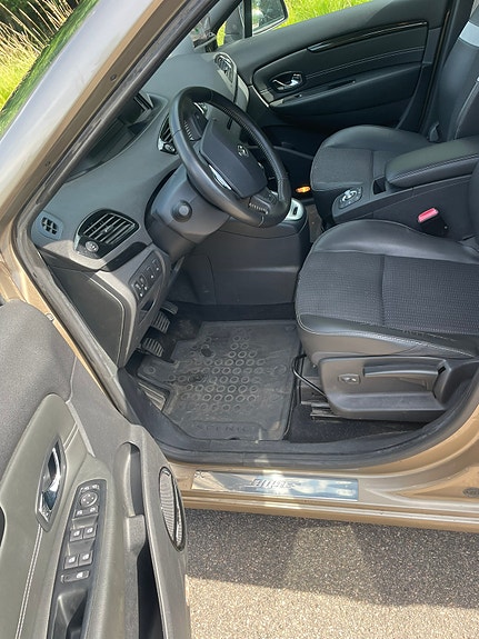 Renault Grand Scenic III 11 of 17