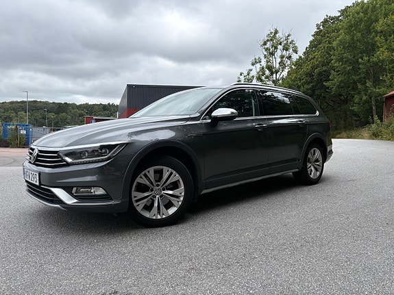 Volkswagen Passat Alltrack 2 of 15