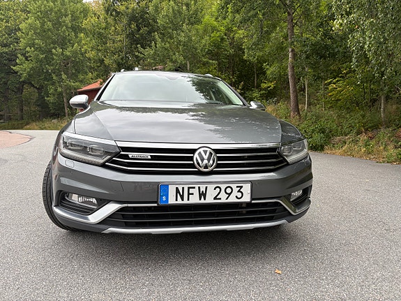 Volkswagen Passat Alltrack 3 of 15