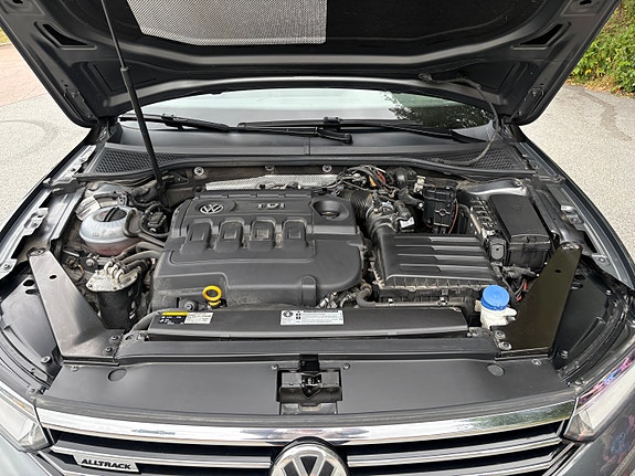 Volkswagen Passat Alltrack 14 of 15
