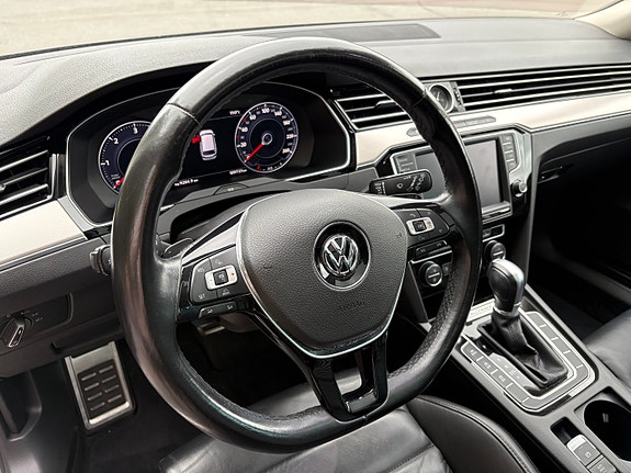 Volkswagen Passat Alltrack 8 of 15