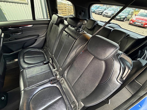 BMW 218d 12 of 17