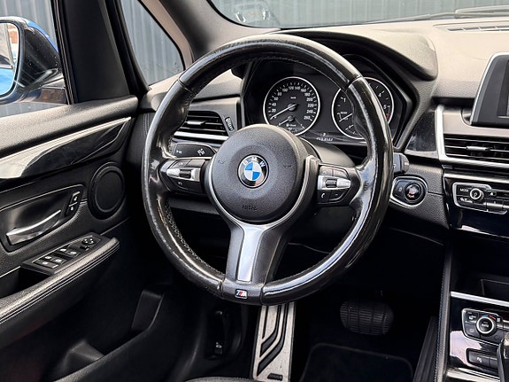 BMW 218d 14 of 17