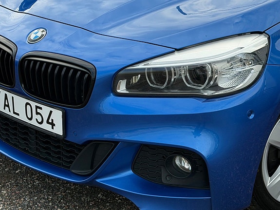 BMW 218d 9 of 17