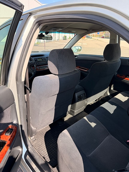 Toyota Camry 7 of 11