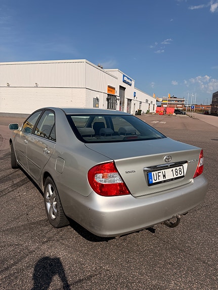 Toyota Camry 5 of 11