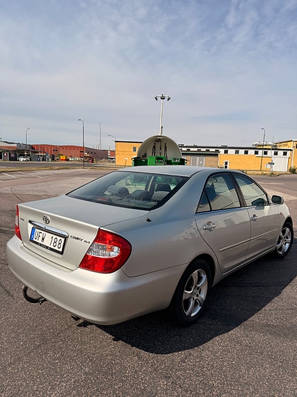 Toyota Camry 6 of 11