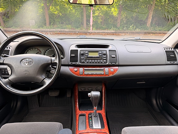 Toyota Camry 10 of 11