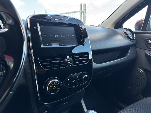 Renault Clio 14 of 21