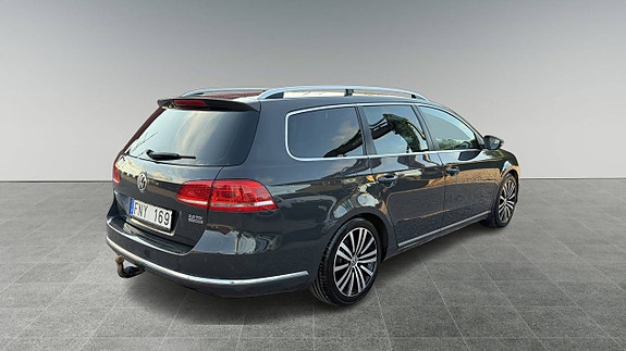 Volkswagen Passat 3 of 9