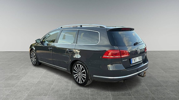 Volkswagen Passat 2 of 9