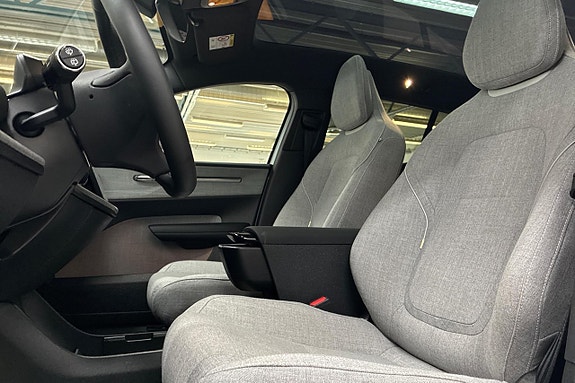 Volvo EX30 18 of 27