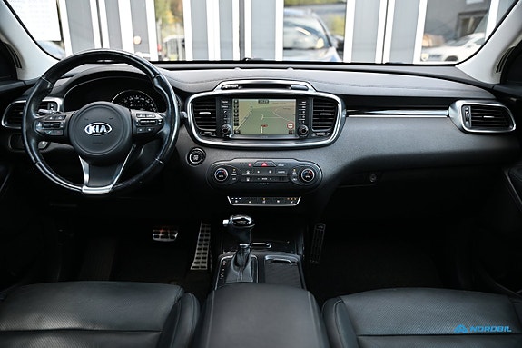Kia Sorento 18 of 25