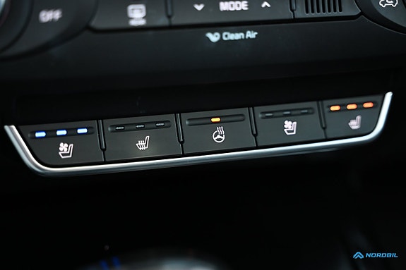 Kia Sorento 14 of 25