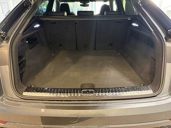 Audi RS Q8 7 of 16