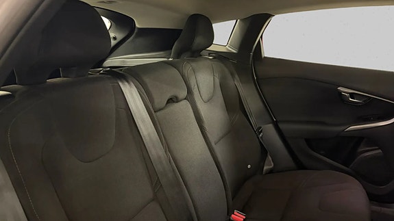 Volvo V40 14 of 17