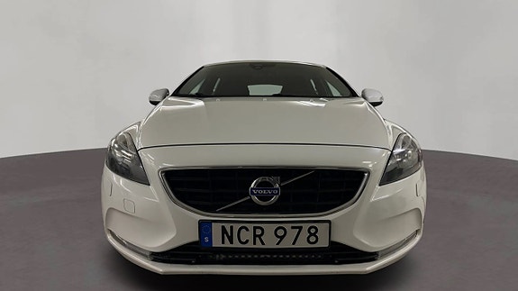 Volvo V40 3 of 17