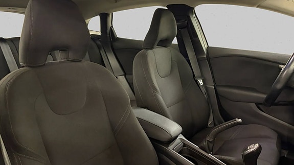 Volvo V40 16 of 17