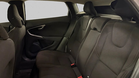 Volvo V40 13 of 17