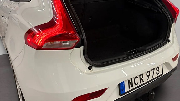 Volvo V40 8 of 17