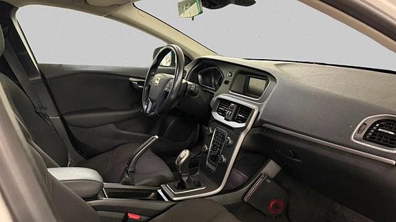 Volvo V40 15 of 17