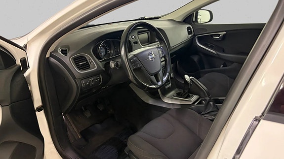 Volvo V40 11 of 17