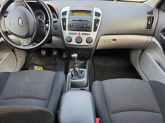 Kia Ceed 10 of 23