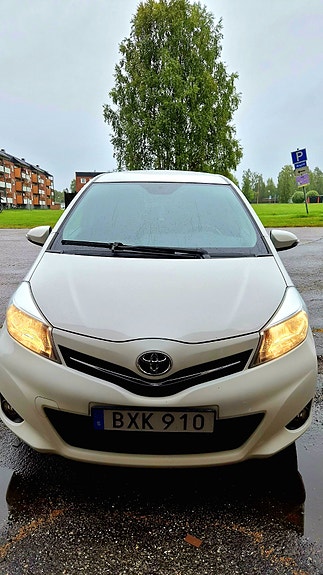 Toyota Yaris 4 of 9