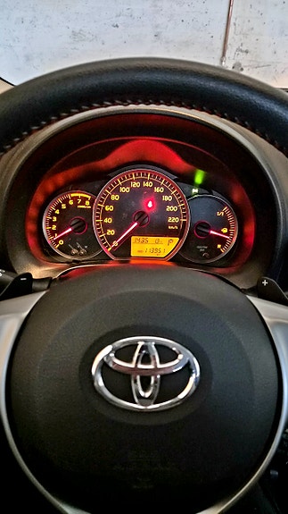 Toyota Yaris 9 of 9