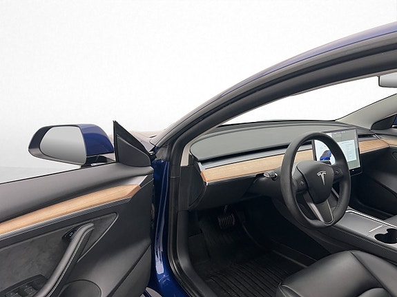 Tesla Model 3 11 of 30