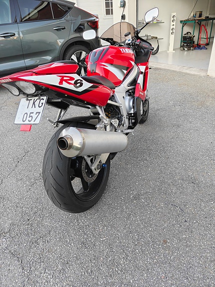 Yamaha YZF-R6 3 of 5