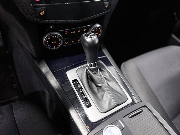 Mercedes-Benz C180 9 of 14