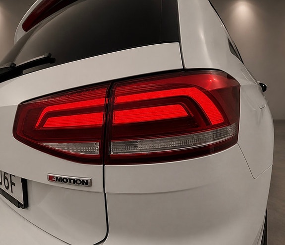 Volkswagen Passat Alltrack 7 of 14