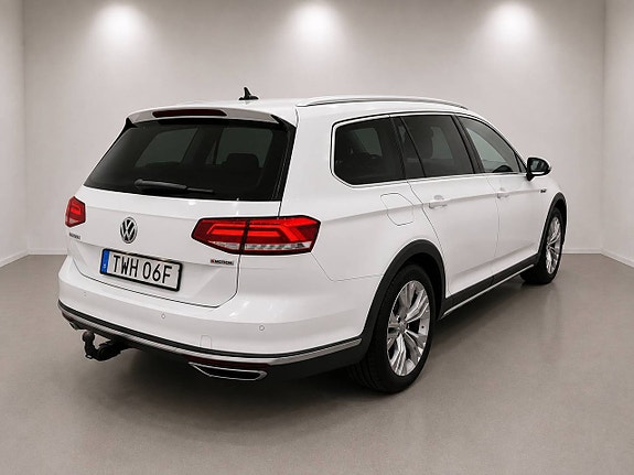Volkswagen Passat Alltrack 4 of 14